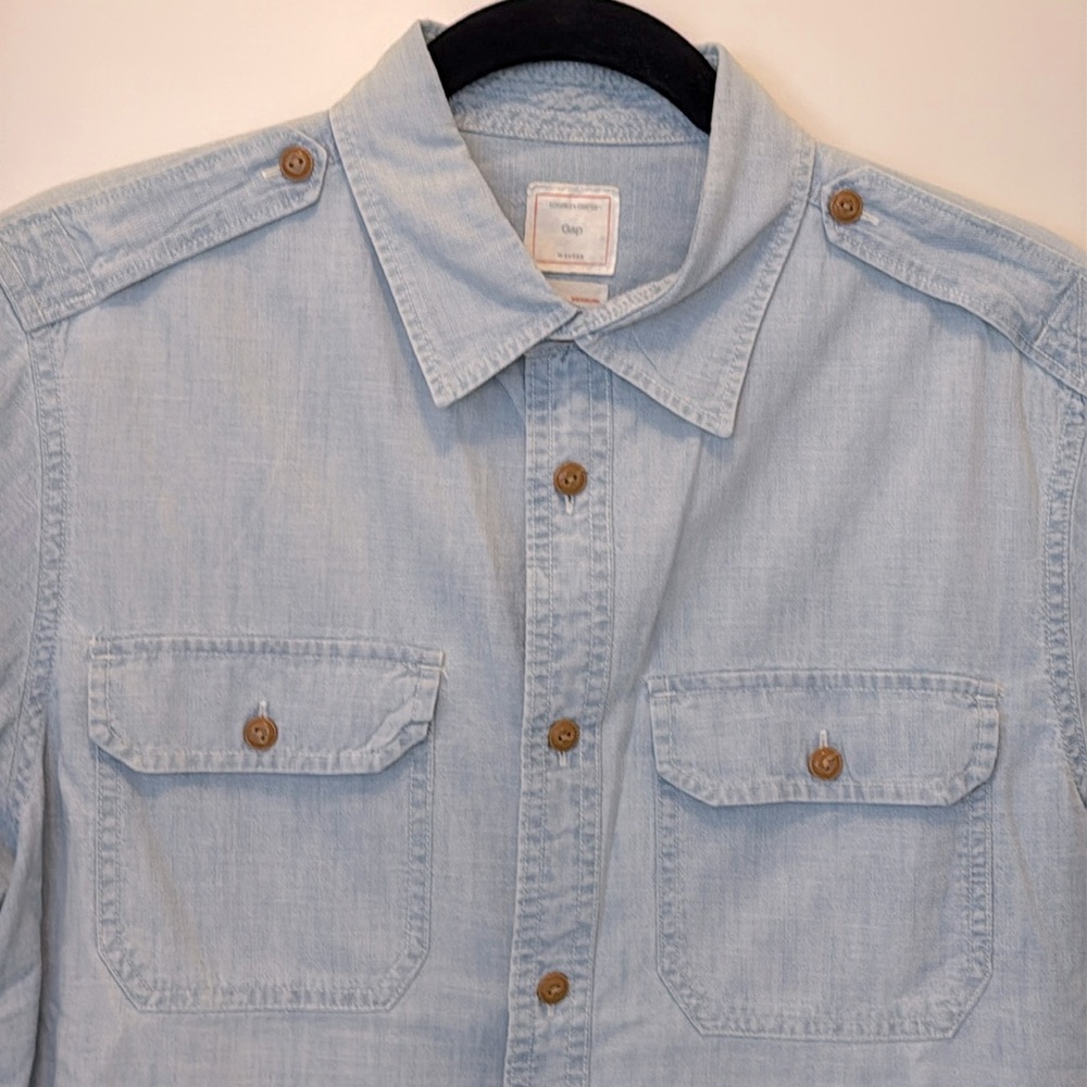GAP Men’s Chambray Button Down Short Sleeve Shirt - Picture 3 of 9